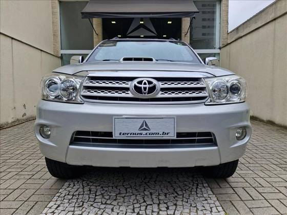 TOYOTA HILUX SW4 3.0 SRV 4X4 7 LUGARES 16V TURBO INTERCOOLER DIESEL 4P AUTOMÁTICO TOYOTA HILUX SW4 3.0 SRV 4X4 7 LUGARES 16V TURBO INTERCOOLER DIESEL 4P AUTOMÁTICO